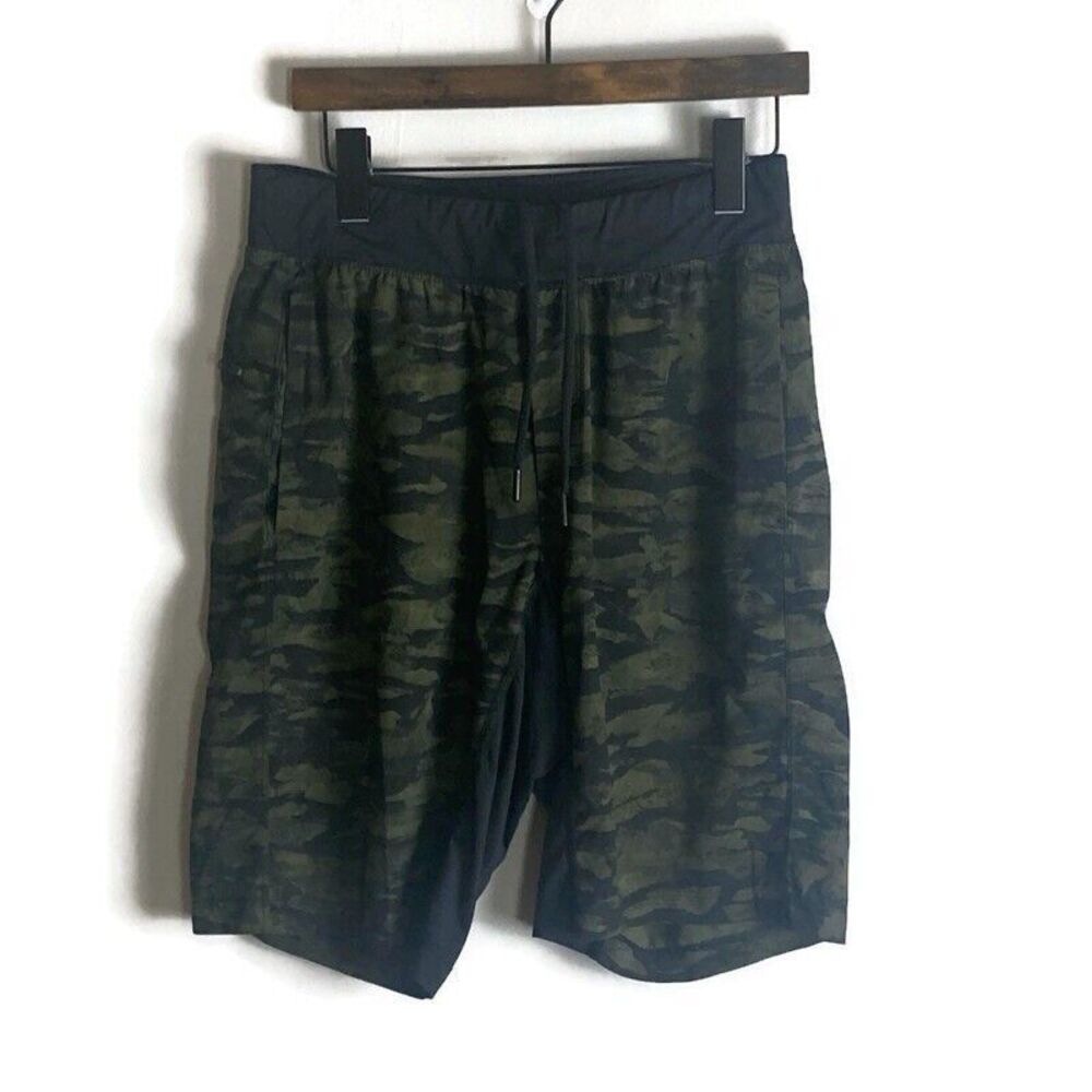 LULULEMON Mens Green Camo T.H.E. Shorts Size M Linerless Training Drawstring